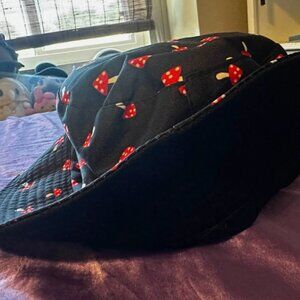 Cute Red White Mushroom Black Bucket Hat Reversible Magical Magic NWOT Universal